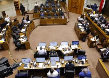 Senado aplaza votación de reforma al sistema político y la multa por sufragio obligatorio