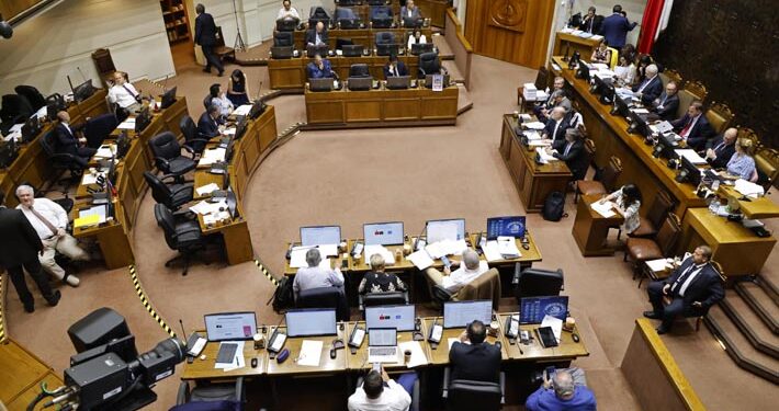 Senado aplaza votación de reforma al sistema político y la multa por sufragio obligatorio