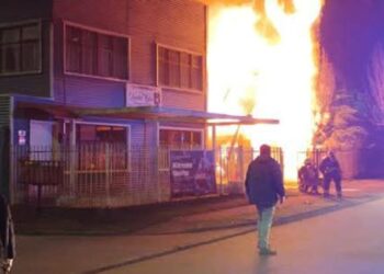 Incendio dejó daños totales en vivienda de Rahue Alto: hay dos lesionados