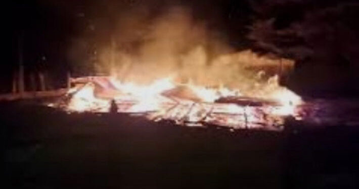 Sujetos queman capilla en La Araucanía y vuelven a amenazar