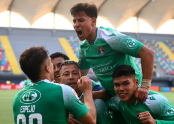 Audax Italiano venció en la agonía a Colo Colo y cerró la primera rueda como líder
