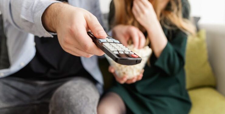 Encuesta del Sernac: Chilenos gastan en promedio $22.809 en plataformas de streaming