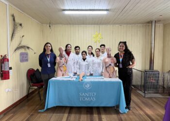 Vecinos de Cancura tuvieron feria de salud realizada por estudiantes