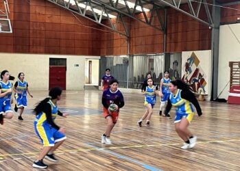 Balonmano escolar: Liceo Carmela Carvajal y Escuela Efraín Campana se coronan campeones comunales
