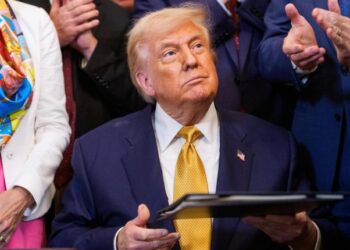 Donald Trump es diagnosticado con insuficiencia venosa crónica tras detectar moretones en sus piernas