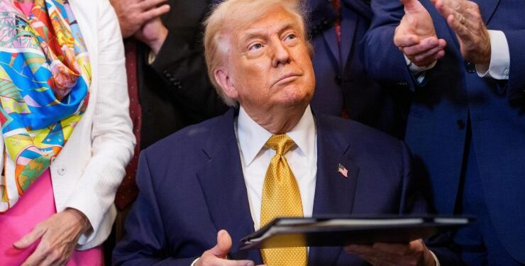 Donald Trump es diagnosticado con insuficiencia venosa crónica tras detectar moretones en sus piernas