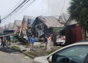 Fuerte explosión por gas destruye al menos dos casas en Temuco: Hay una adulta mayor fallecida