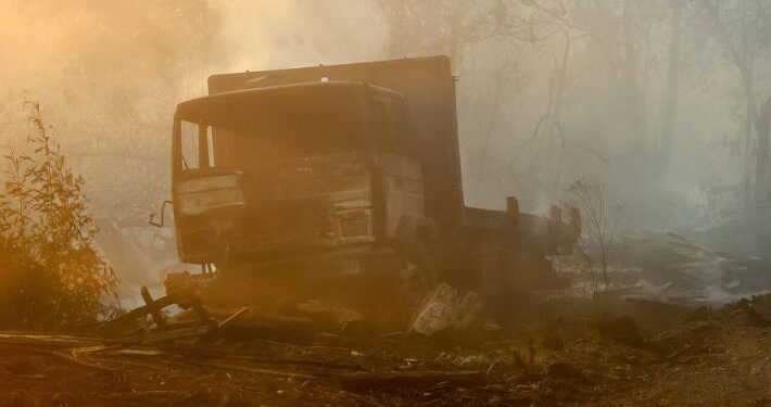 La Araucanía: Encapuchados queman camión tras intimidar a su dueño con armas de fuego