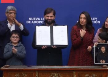 Presidente Boric promulgó la nueva Ley de Adopción