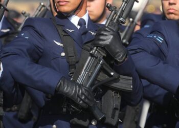 Formalizan a exfuncionarios FACh por tráfico de drogas