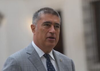 Desbordes confirma suspensión de rectora del Instituto Nacional tras agresión entre estudiantes