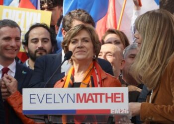 «Un gran equipo para Chile»: Matthei presentó nuevos voceros de su comando