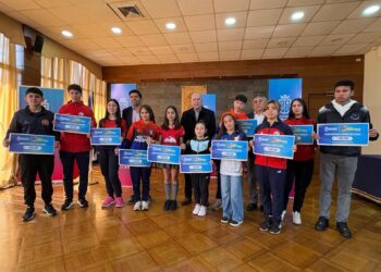 Doce jóvenes talentos de Osorno recibieron la “beca deportiva municipal 2025″