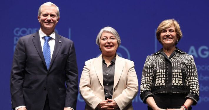 Criteria: Jara pasa al primer lugar y Matthei sube tres puntos en la carrera presidencial