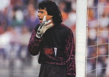 Preocupación en el fútbol chileno: Patricio Toledo se desplomó en la despedida de capitanes de la UC