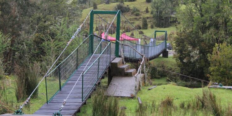 San Juan de la Costa entrega obra de pasarela peatonal a comunidad indígena Trafunco Los Bados