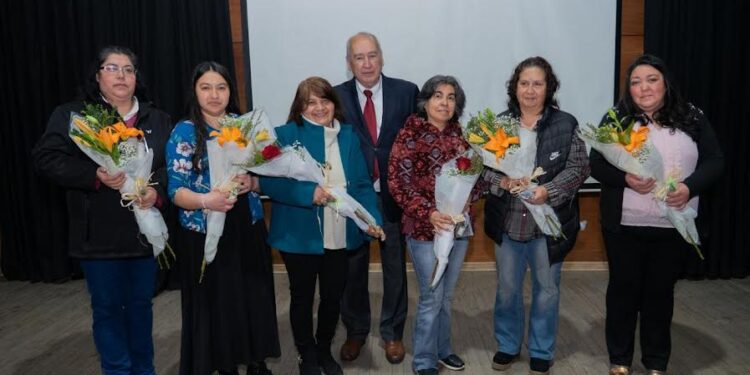 Osorninas fueron reconocidas por participación en programa Jefas de Hogar