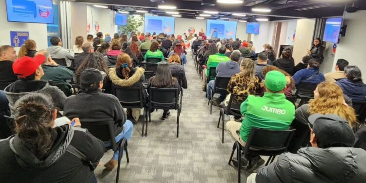 Desvinculaciones en Jumbo, Santa Isabel, Easy y Paris: trabajadores denuncian despidos pese a millonarias utilidades