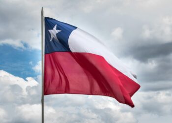 Última B&W: Jara (30%) sigue primera, Kaiser (20%) ya es tercero y se acerca a Kast (23%)