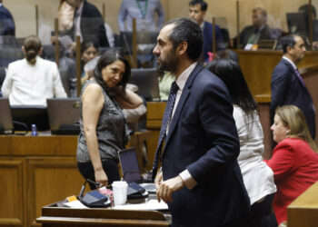 Grau se reúne con oficialismo tras inédito rechazo al Presupuesto: Presionan por alza en Vivienda