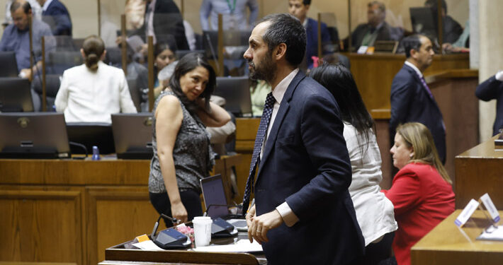 Grau se reúne con oficialismo tras inédito rechazo al Presupuesto: Presionan por alza en Vivienda