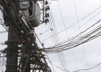 Impulsan coordinación con municipios para eliminar cables en desuso en Los Lagos