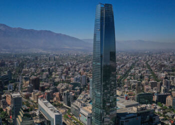 Complejo escenario fiscal y temor a «burbuja» tecnológica: ¿Chile puede soportar un «reventón» financiero?