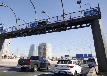 «Nos afecta a todas»: Municipalidades acusan impacto por proyecto que busca eliminar multas por no uso de Tag