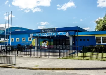 Estudiantes marchan por problemas en infraestructura de liceo de Osorno: DAEM prometió mejoras