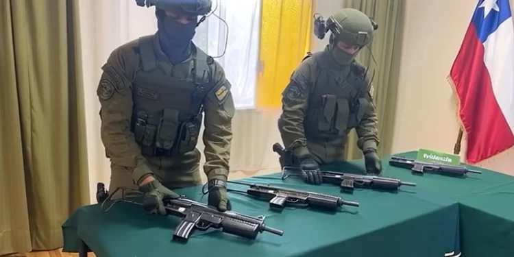 Incautan subametralladoras y cargadores en equipaje de pasajero