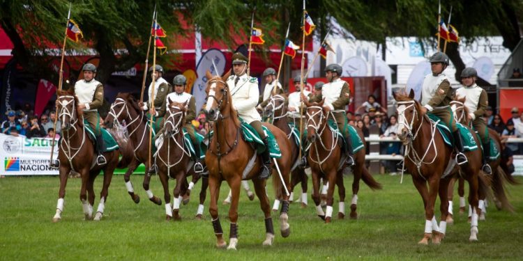 Escuela de Adiestramiento Canino y Cuadro Verde de Carabineros deslumbraron a los asistentes de SAGO FISUR 2025