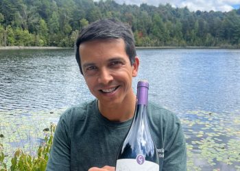 El Valle de Osorno consolida su identidad vitivinícola con visita de expertos encabezada por el sommelier Marcelo Pino