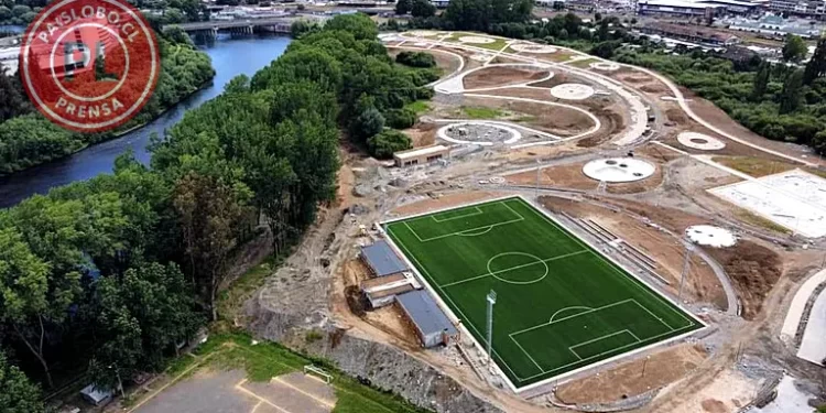 Acuden a Contraloría por cancha que sigue sin uso a un año de su inauguración