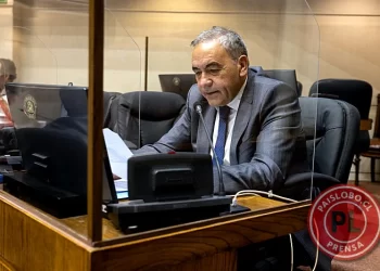 Fidel Espinoza buscará el desafuero del Diputado Manouchehri