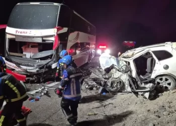 Colisión frontal deja dos fallecidos y dos heridos de gravedad en Tarapacá