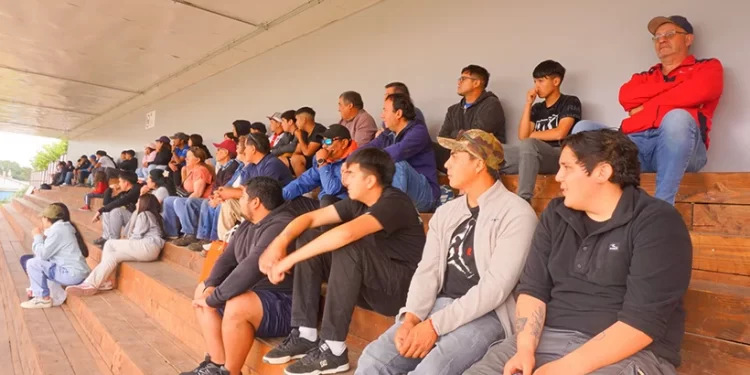 Inauguran nuevas graderías del Estadio Municipal de Río Negro