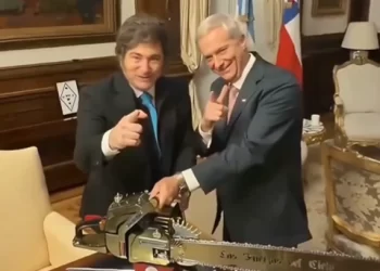 Agüero sobre Kast: «La foto con la motosierra de Milei genera incertidumbre»