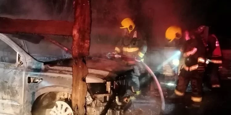 Incendio destruyó casa y un vehículo en sector rural de Río Bueno