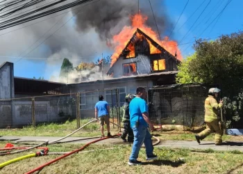 Incendio afecta a vivienda en Osorno