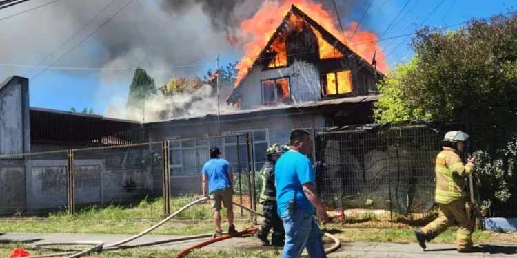 Incendio afecta a vivienda en Osorno