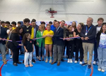 Ministro del Deporte inaugura obras de modernización de gimnasios en Puerto Montt