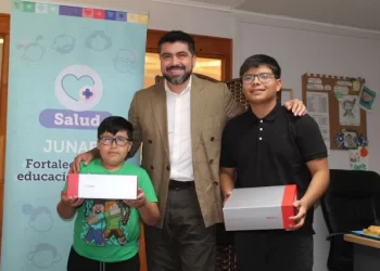 JUNAEB entrega audífonos de última generación a estudiantes en Osorno