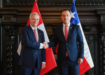 Kast y José Jerí abren diálogo bilateral con foco en seguridad, migración e integración económica