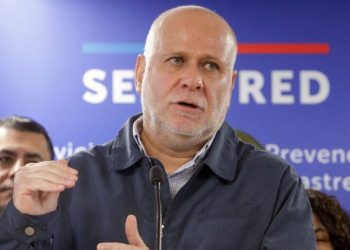 Ministro Elizalde adelanta que habrá toque de queda y confirma un fallecido en Bulnes