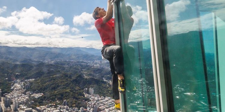 El nuevo hito de Alex Honnold: escaló sin protección el rascacielos más alto de Taiwán