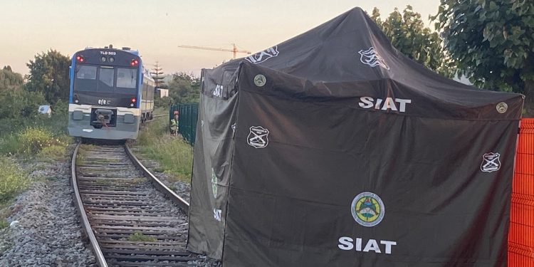 Llanquihue: SIAT de Carabineros investiga accidente con resultado de muerte en cruce ferroviario
