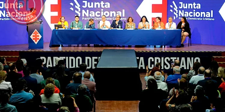 Emeterio Carrillo asume la presidencia regional de la Democracia Cristiana en Los Lagos