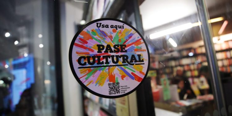 Ministerio de las Culturas defiende Pase Cultural: “Es una política pública vigente y exitosa”