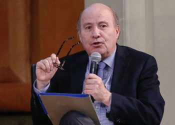 «Figura idónea» vs «mala señal»: El juicio de parlamentarios a Jorge Quiroz, quien asumiría en Hacienda
