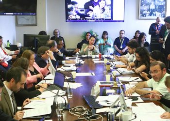 Exposiciones y votación: Cómo se perfila la «compleja» discusión sobre el reajuste al sector público en Comisión de Hacienda